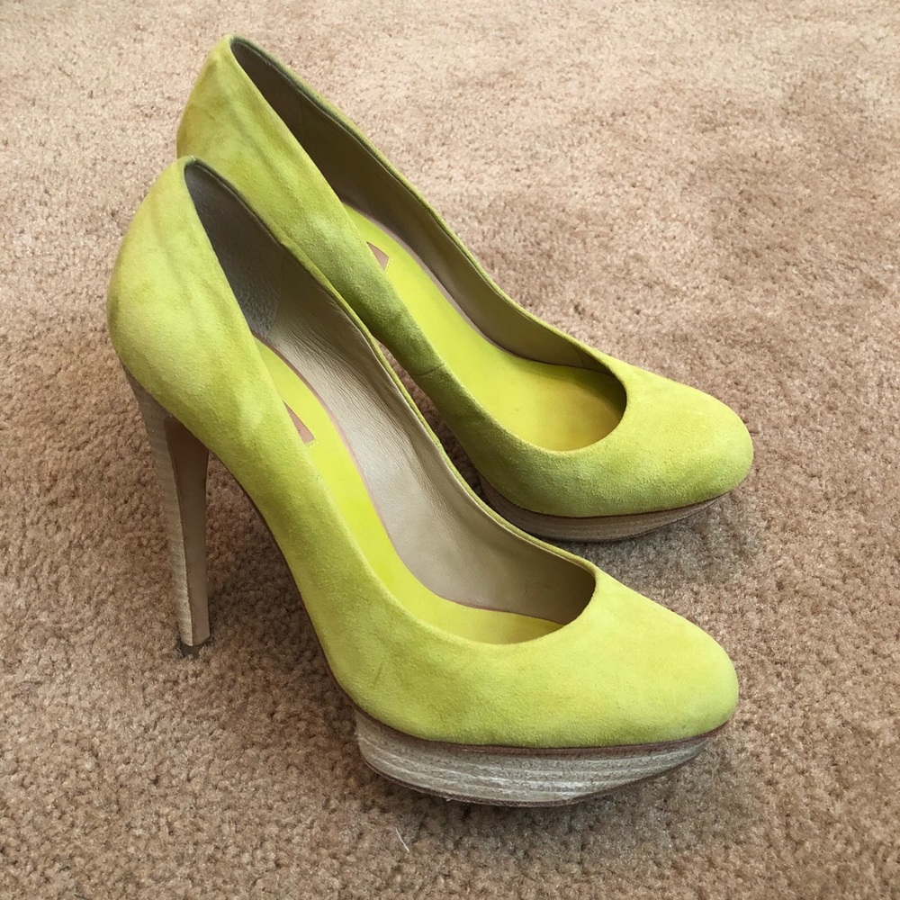 BCBGMAXAZRIA lime green suede heels with platform
